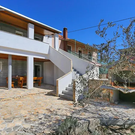 Luka-sauna & Jacuzzi Holiday home