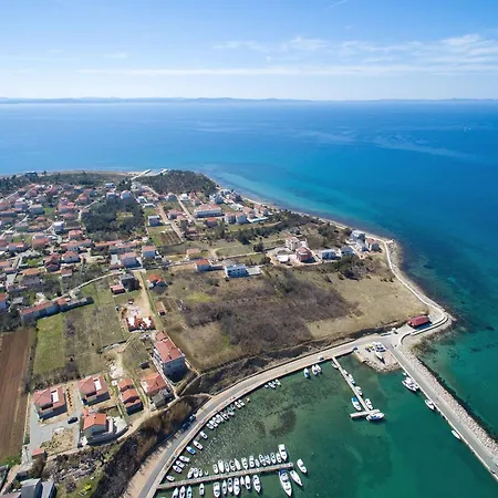 Holiday home Luka-sauna & Jacuzzi *