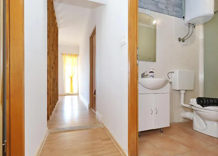 Vakantiehuis Luka-sauna & Jacuzzi Privlaka (Zadar)